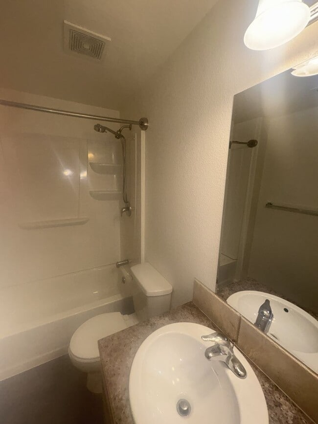 Building Photo - Spacious 5 Bedroom, 3 Bath Ranch Home with 2-Car Garage