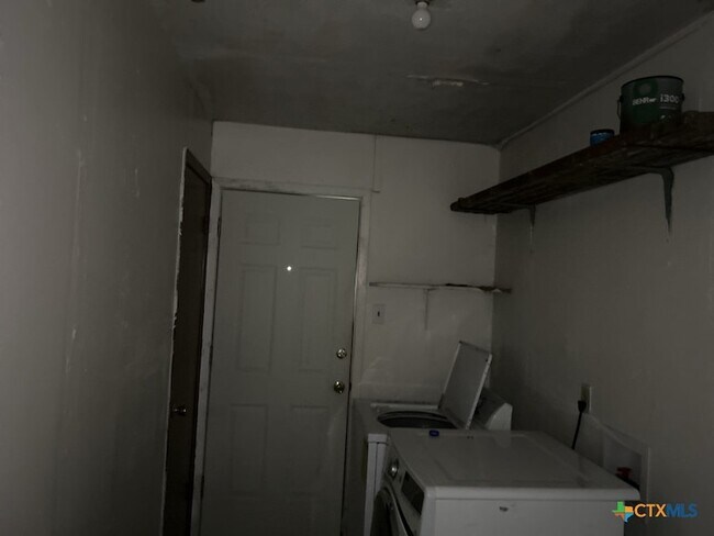 Building Photo - 1811 Janis Dr