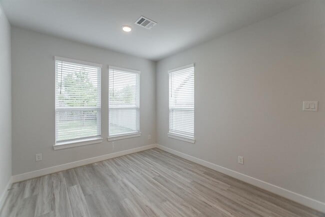 Building Photo - 155 Renodes Garden Ln
