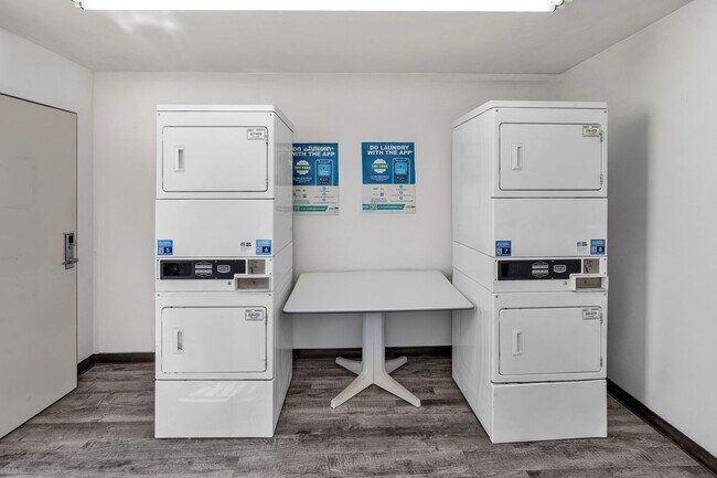 Building Photo - 45 N Phyllis