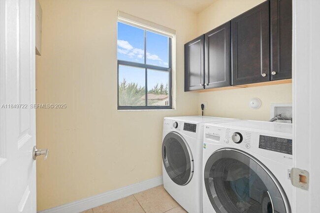 Building Photo - 10016 NW 89th Terrace