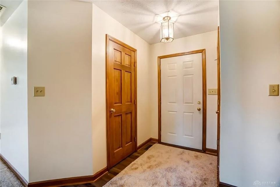 Entry Way - 451 S Wolf Creek Pike
