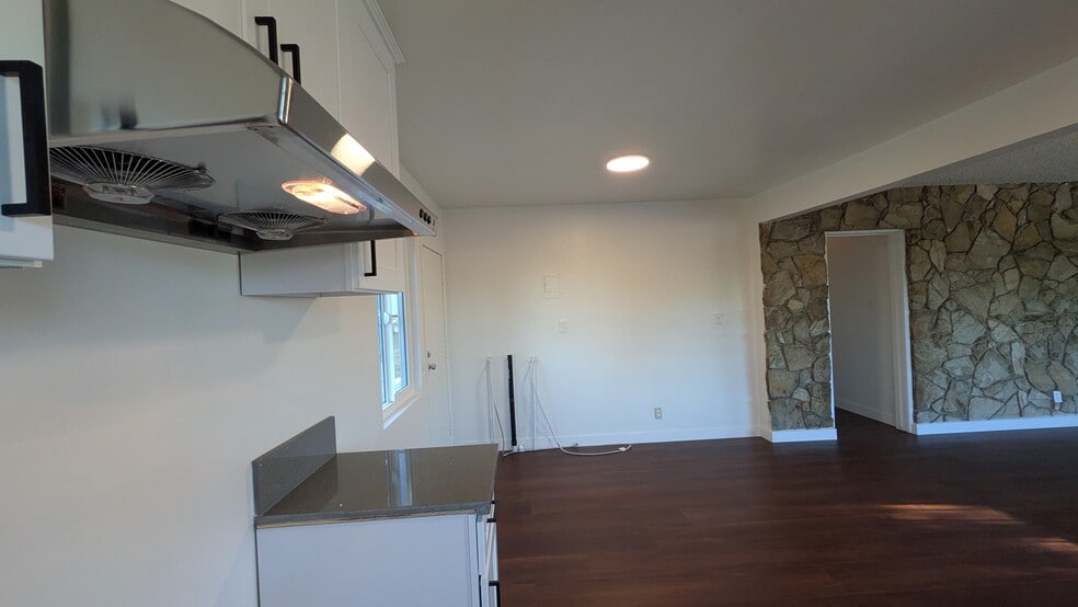 KITCHEN - 4111 Abner St