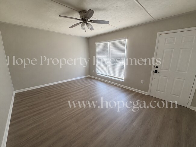 Building Photo - 4 Midland Park Ln