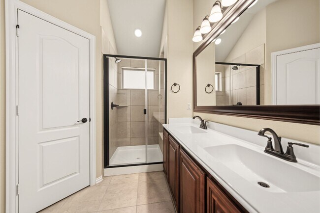 Building Photo - 504 Ridgewater Trail
