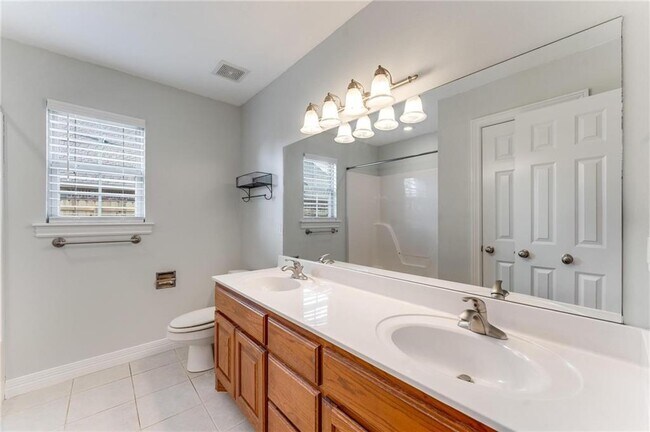 Building Photo - 102 Skinner St