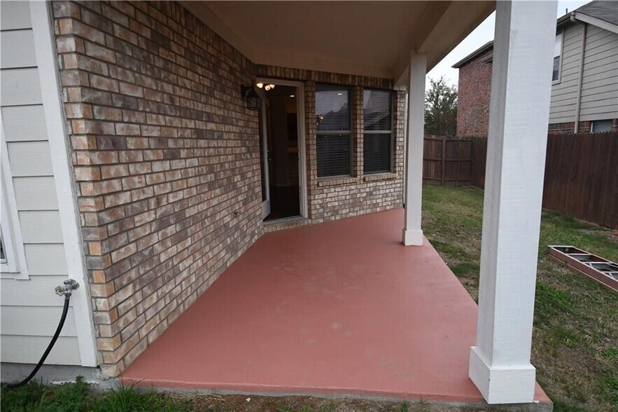 Building Photo - 5104 Blackelm Dr