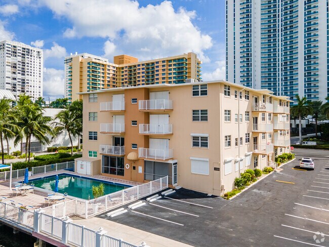 Building Photo - Attache Gardens Apartments