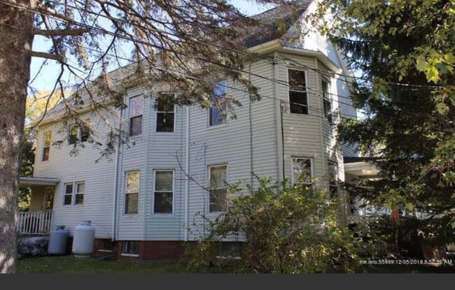 Building Photo - 1455 Congress St