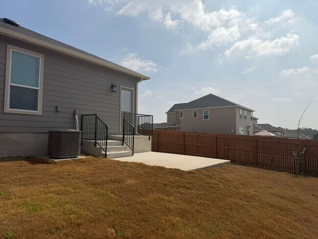 Building Photo - Move-In Ready 3 Bedroom + Flex Room in Prime 78245 Location