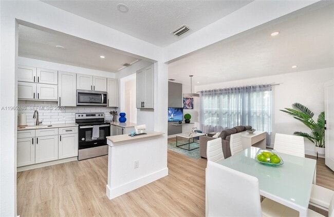 Building Photo - 3321 NW 19th Terrace