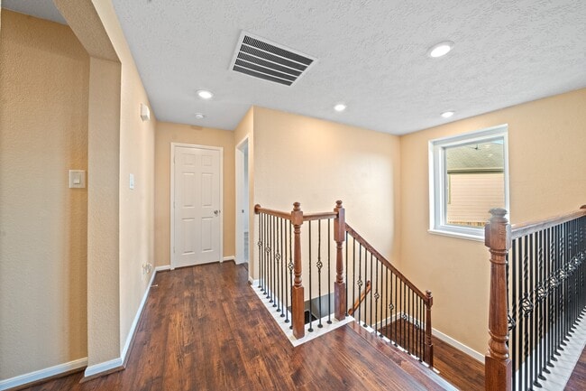Building Photo - 5007 Pine Ridge Knoll Ct