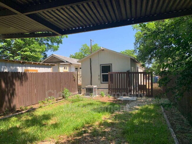 Building Photo - 1530 E Crockett St