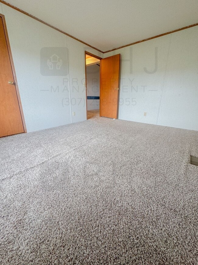 Building Photo - Dog Friendly, 3 Bed/ 2 Bath SFH