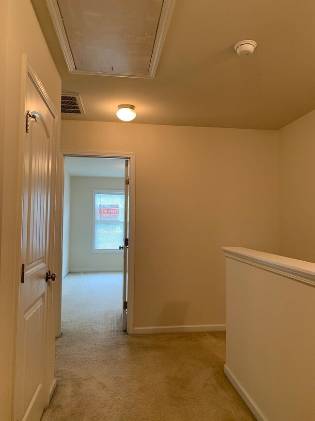 Building Photo - Beautiful 3 Bedroom Townhome in Raleigh near beautiful park! Apply Now!