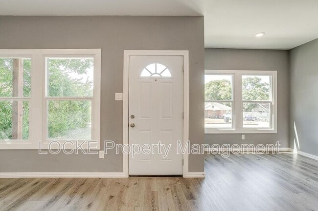 Building Photo - 1117 E Cantey St