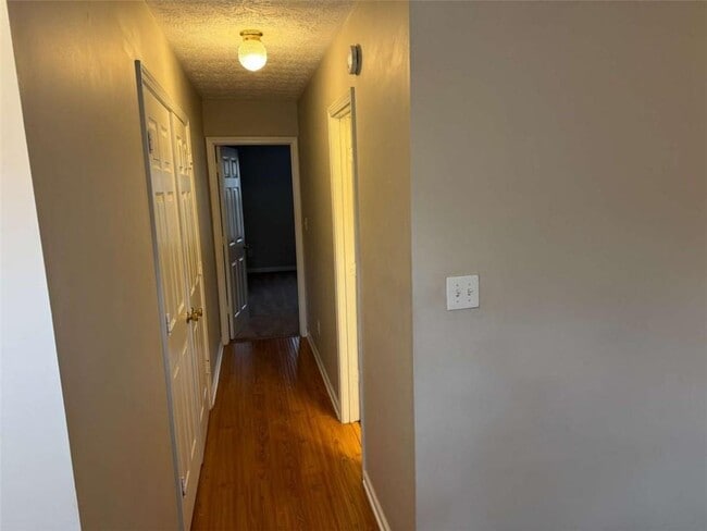 Building Photo - 3047 Regal Park Ct