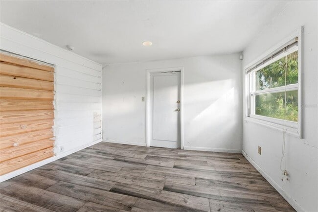 Building Photo - 8010 Riverview Dr