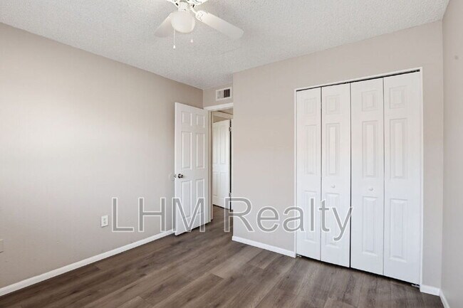 Building Photo - 860 E Brown Rd