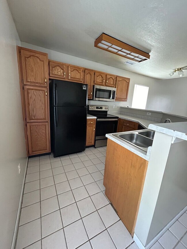 Building Photo - 5559-5561 Pinehurst Ln