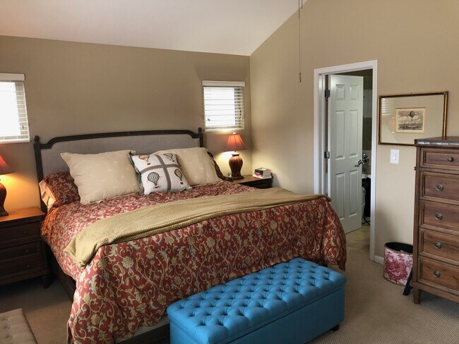 Master Bedroom - 1604 W Edgewater Ave