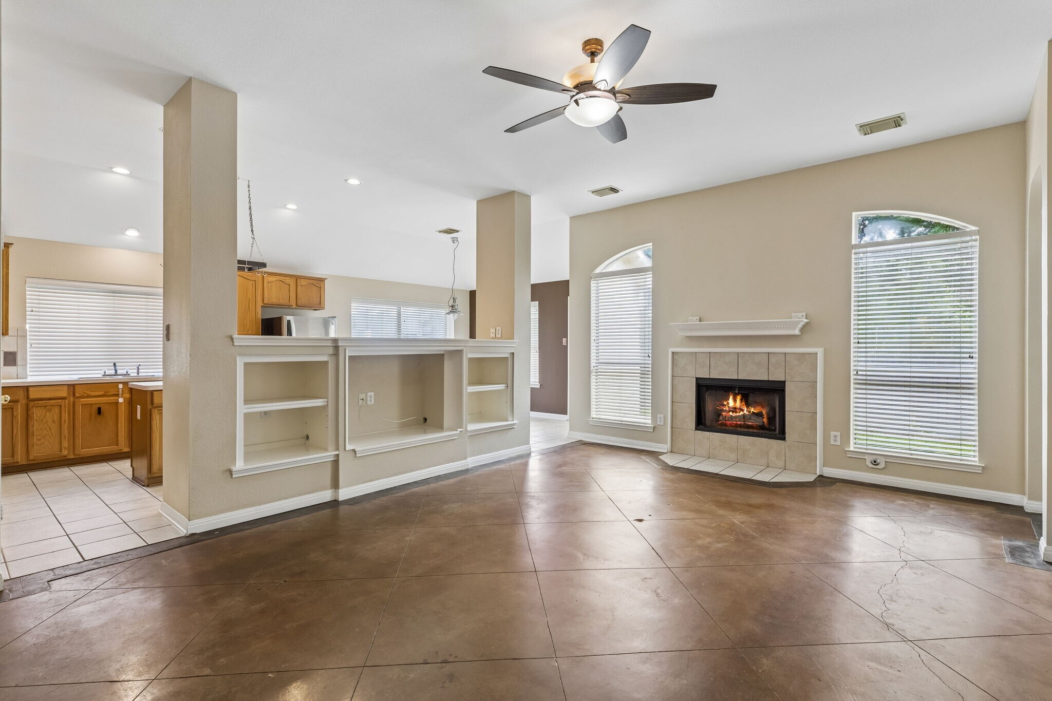 Building Photo - 7206 W Magic Mountain Ln