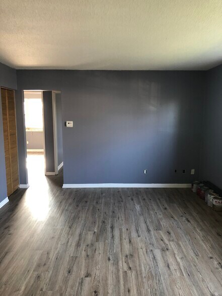 Building Photo - 1120 E 6th St apt 3