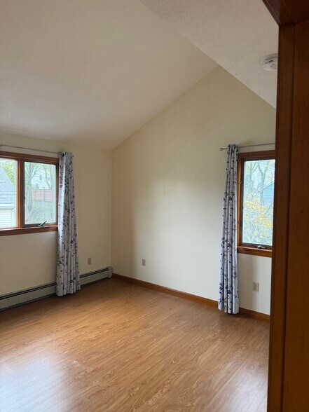 Building Photo - 42 Pond St
