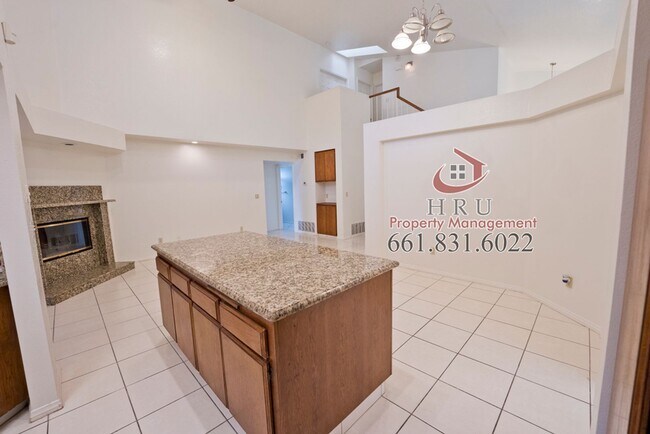 Building Photo - SW-4 bed/3 bath + pool house