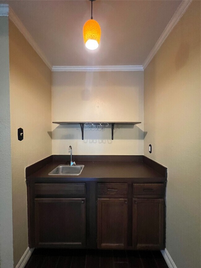 Building Photo - 13650 Cherrydown St