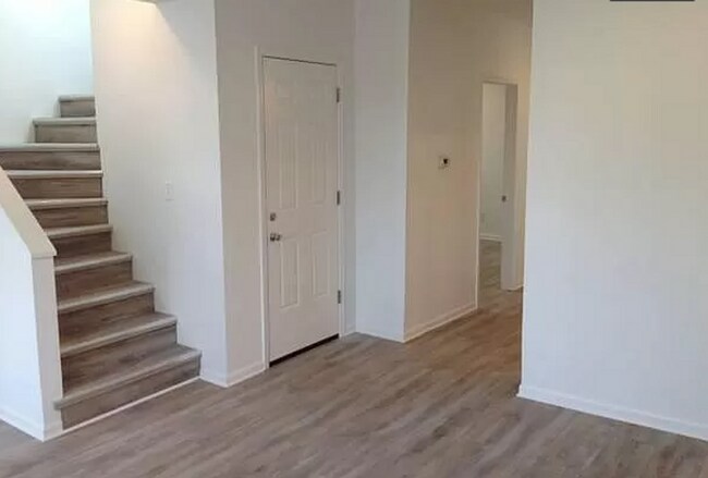 Building Photo - Lincoln Park Apartments!