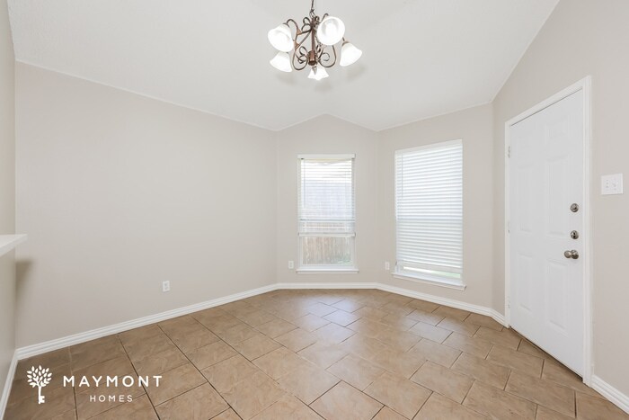 Building Photo - 605 Crestview Ct