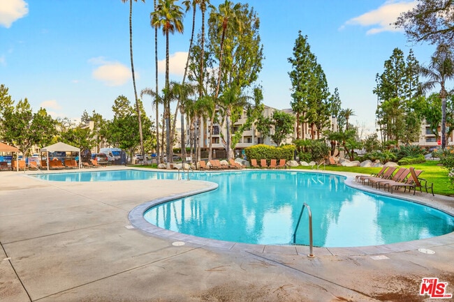 Building Photo - 21450 Burbank Blvd