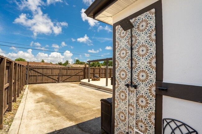 Building Photo - 4215 Roosevelt St