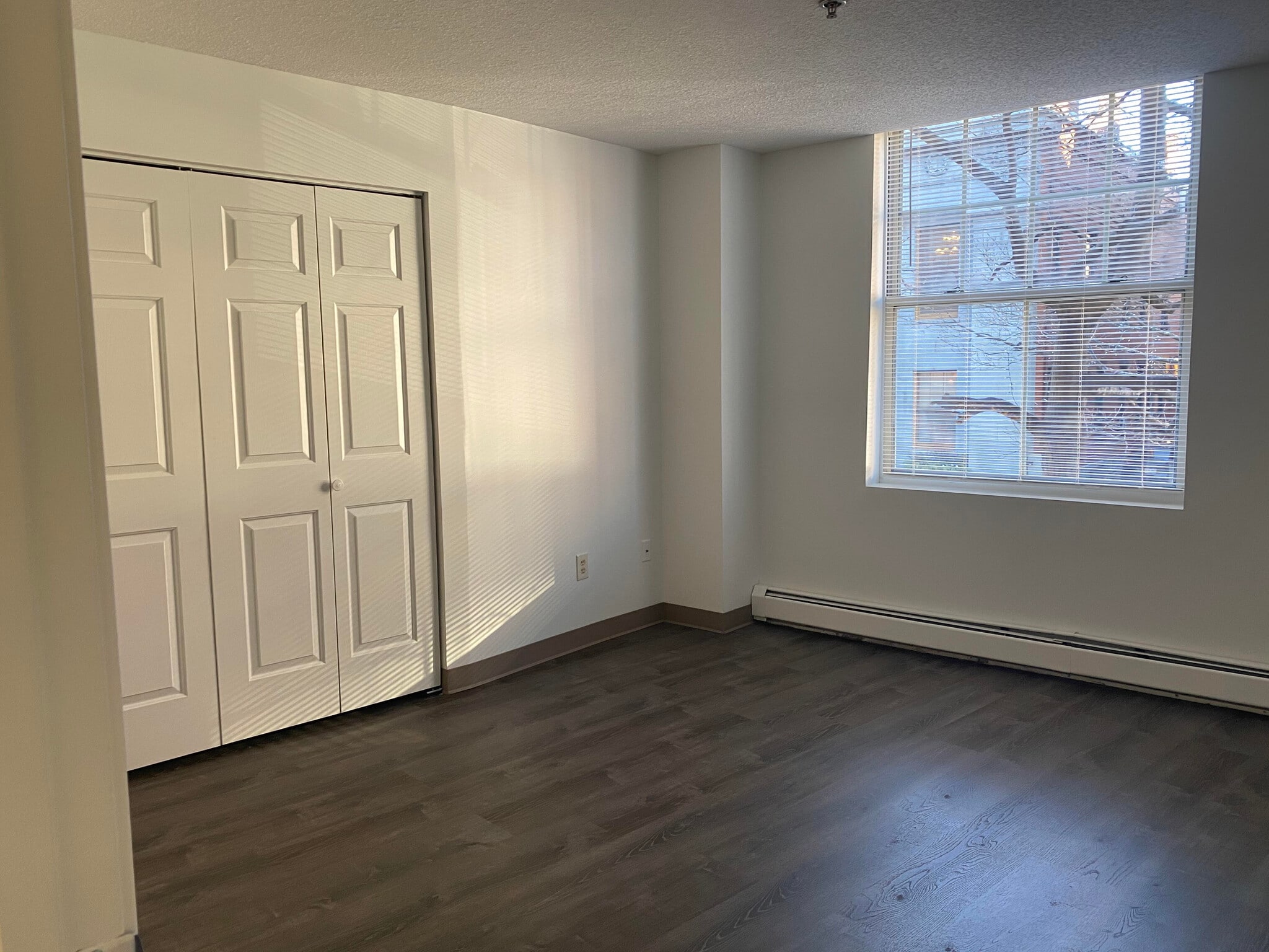 Building Photo - 100 Washington St