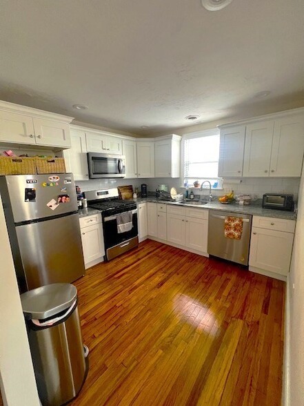 Primary Photo - 40 Marine Rd