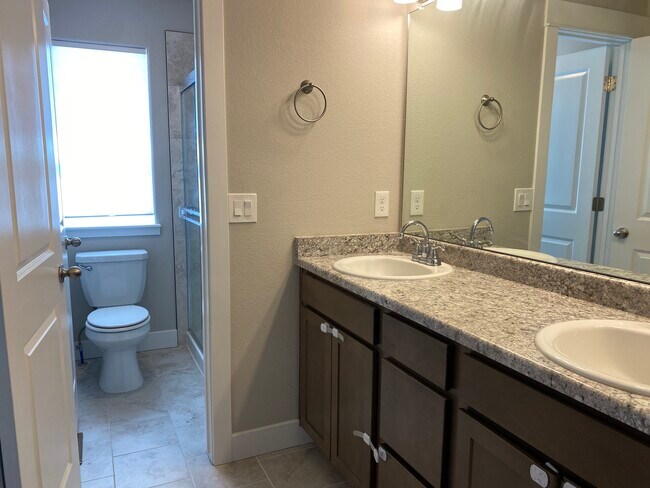 Building Photo - 2914 Loot Dr