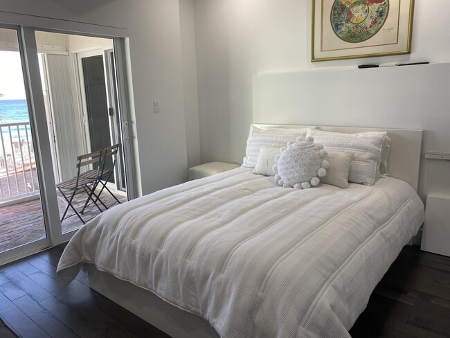 Building Photo - 3520 S Ocean Blvd