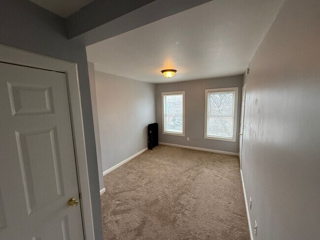 Building Photo - MOVE IN READY! $1625 - 1 Bed / 1 Bath Apartment in Downtown Manchester with All Utilities Included!