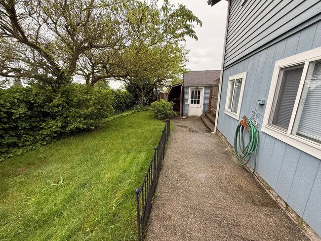 Building Photo - Charming 2 bed 1 bath in North Everett