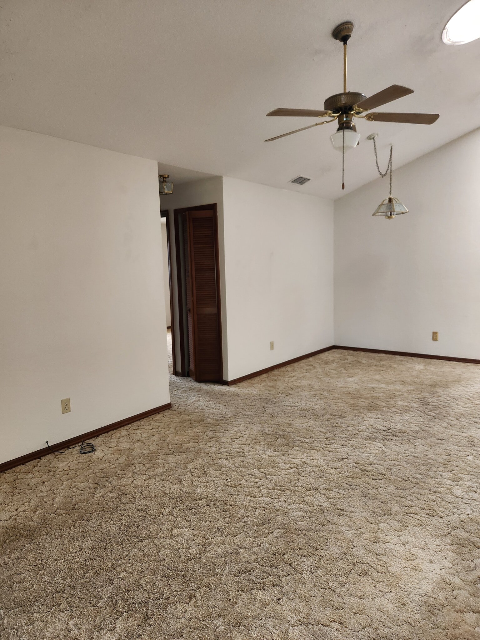 Building Photo - 415 Shangri La Cir