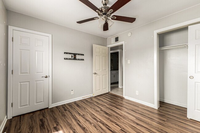 Building Photo - 1310 W Romo Jones St