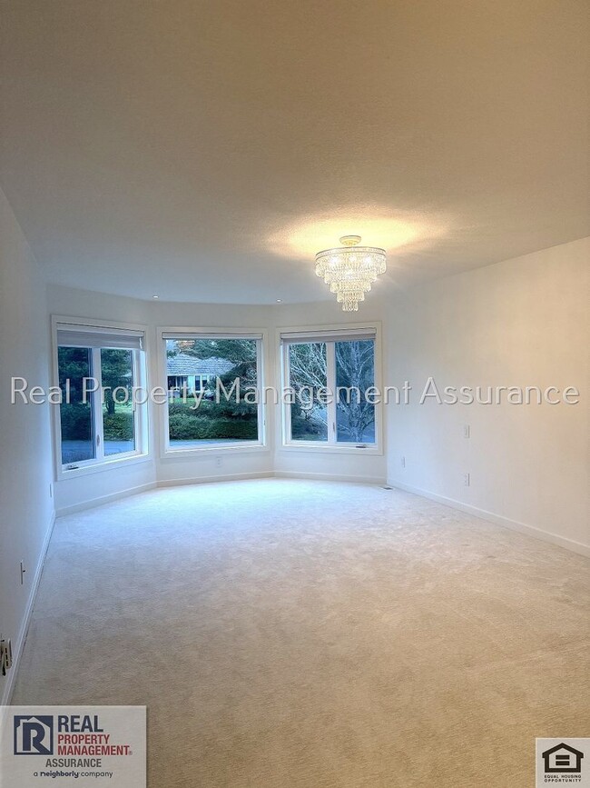 Building Photo - ** PRICE REDUCED! **Stunningly beautiful l...