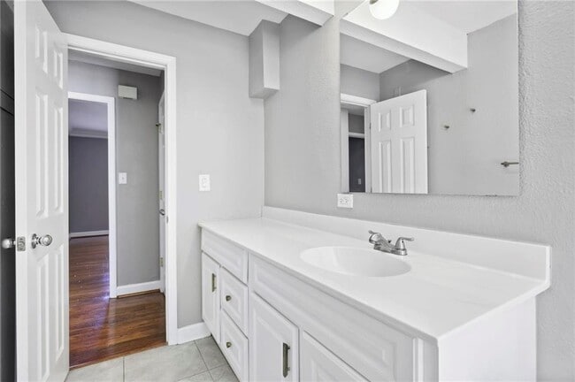 Building Photo - 885 Briarcliff Rd NE