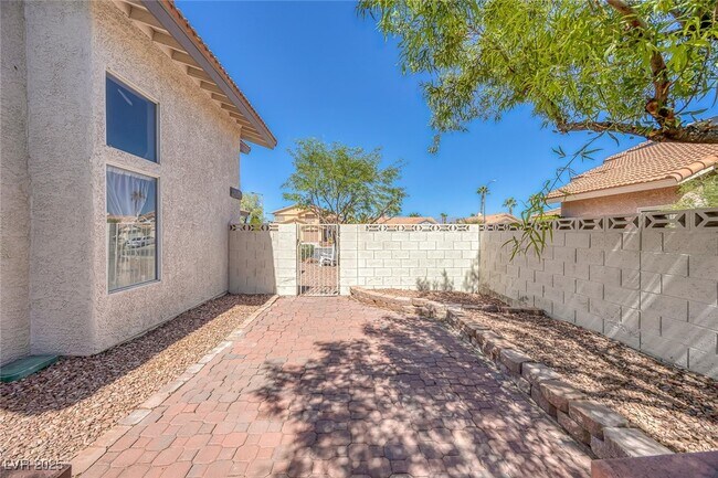 Building Photo - 8433 Dry Cliff Cir