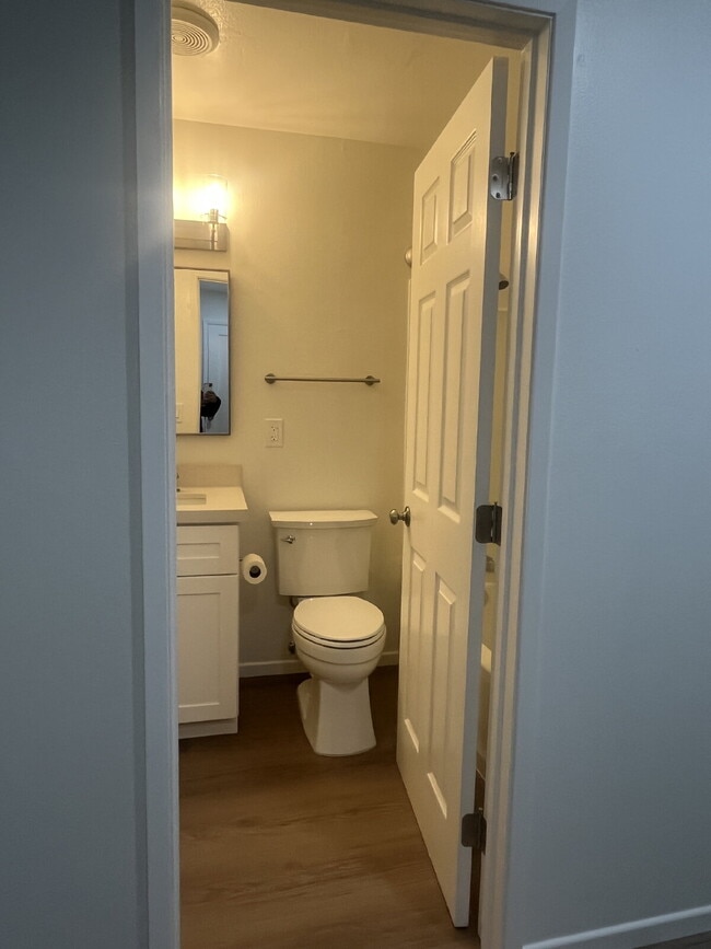 Building Photo - Charming 2-Bedroom Condo with Elegant Upgrades