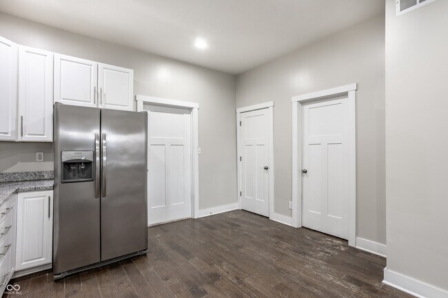 Building Photo - 421 E Morris St