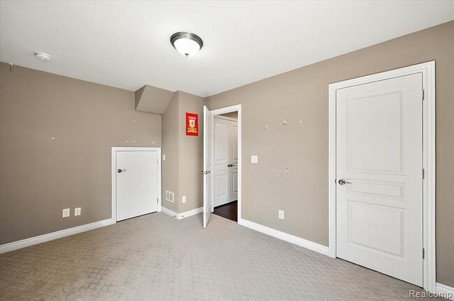 Building Photo - 2877 Hartwick Dr