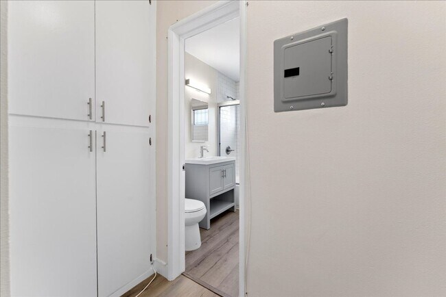 Building Photo - 3504 W Florence Ave