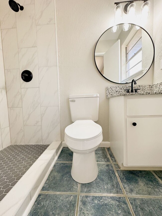 Building Photo - 3bd/2ba Fayetteville Home Available!